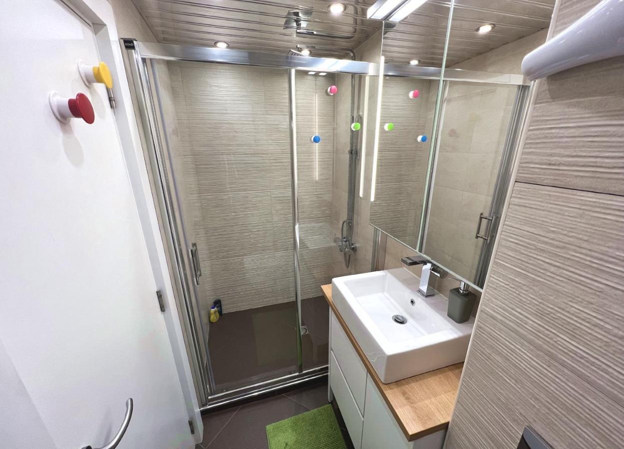 Unique Luxurious Jacuzzi Penthouse Duplex In City Center! 2 Baths! Free Parking! Sófia Exterior foto