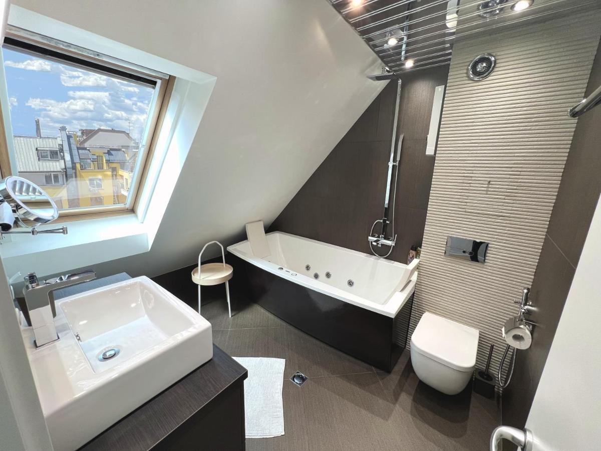 Unique Luxurious Jacuzzi Penthouse Duplex In City Center! 2 Baths! Free Parking! Sófia Exterior foto